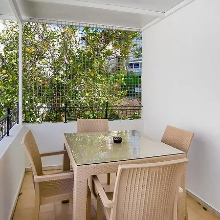 Central And Comfortable With Shared Pool Near Beach In Bodrum