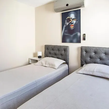 Central And Comfortable With Shared Pool Near Beach In * Bodrum