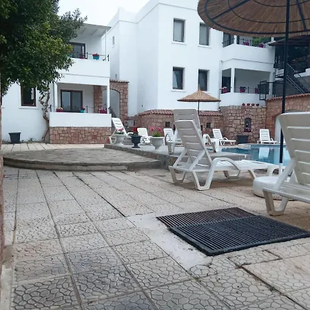 Central And Comfortable With Shared Pool Near Beach In