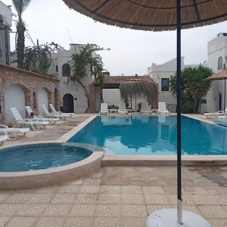 Daire Central And Comfortable With Shared Pool Near Beach In
